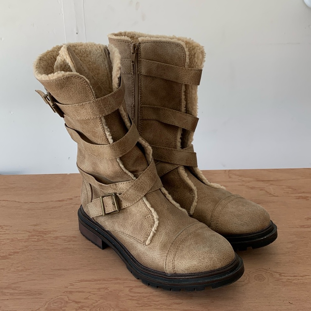 Rocket dog size 8 boots lined like new